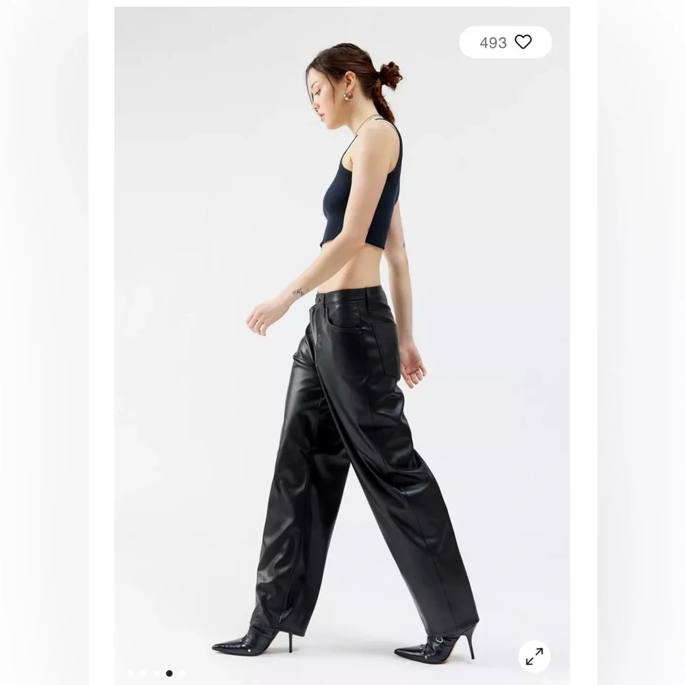 Urban Outfitters Levi’s® Faux Leather Baggy Dad Pant. NWOT. Black - Picture 1 of 6